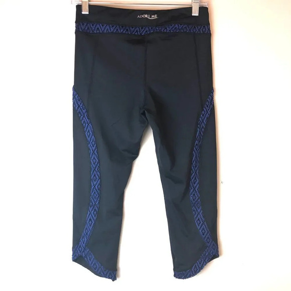 Adore Me | Crochet Trim Capri Leggings Medium - Picture 5 of 5